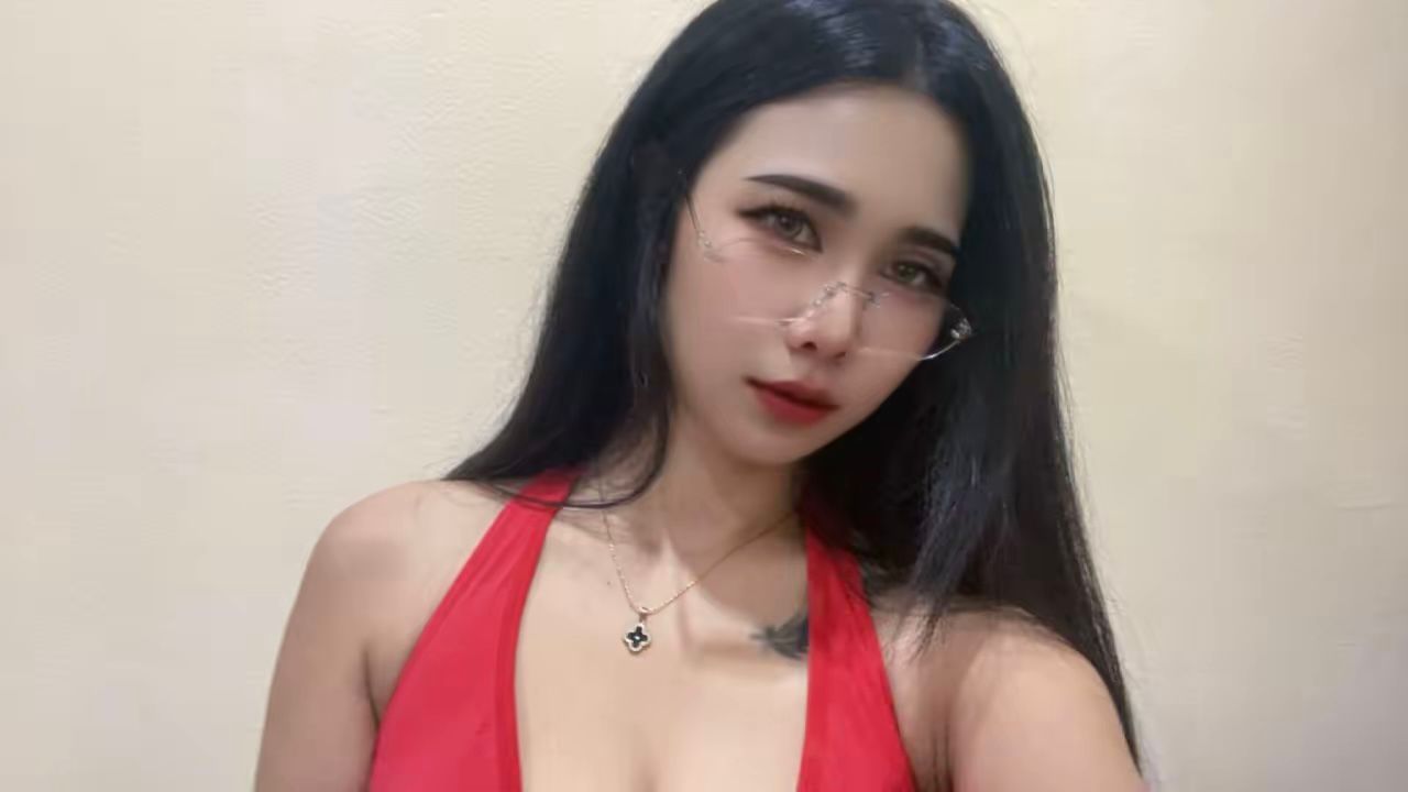 Champagne Phuket escort gallery photo 2