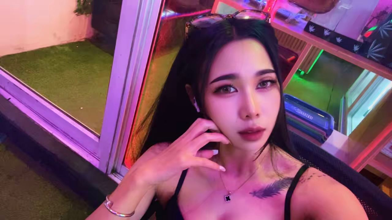 Champagne Phuket escort gallery photo 3